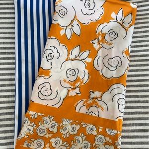 Pair women’s scarves